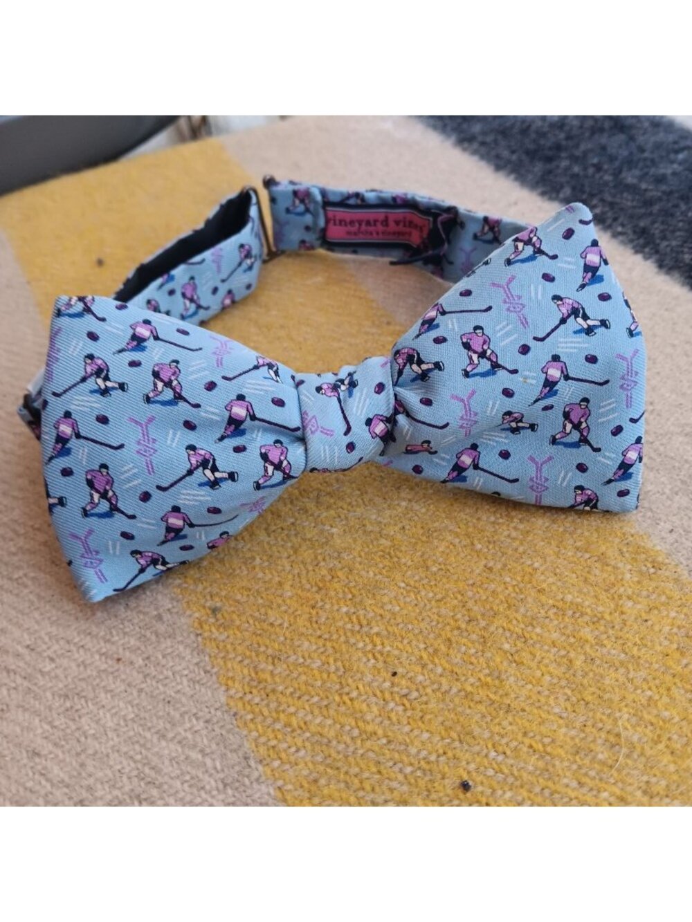 NWT Vineyard Vines Mens Hockey Bow Tie In Light Blue Silk